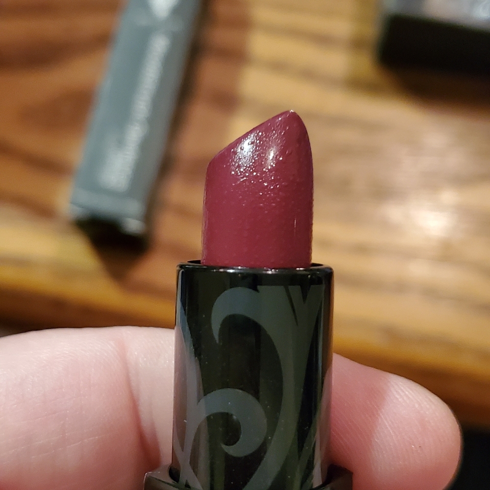 Younique opulence lipstick in ambitious